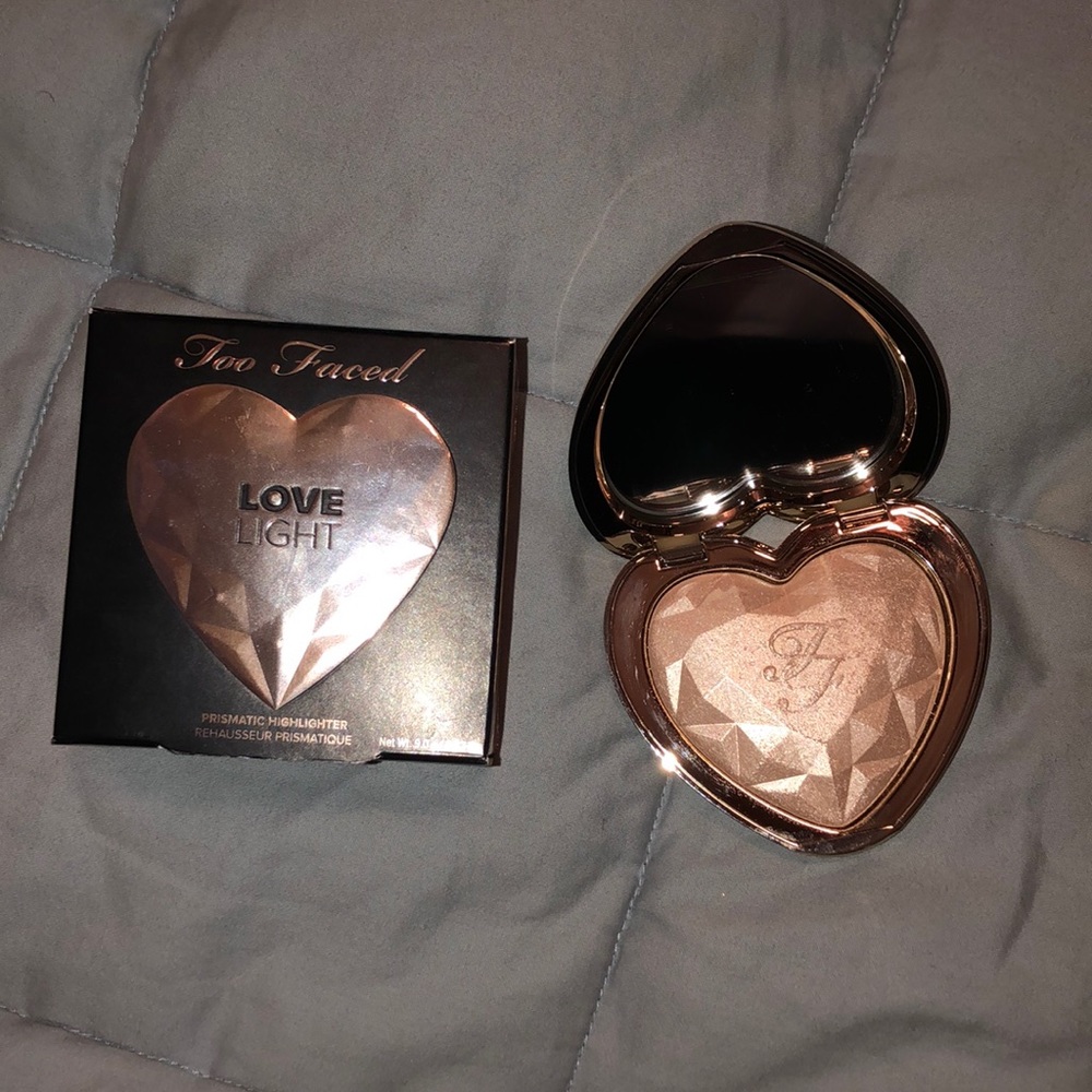 BRAND NEW! Too Faced Love Light Highlighter